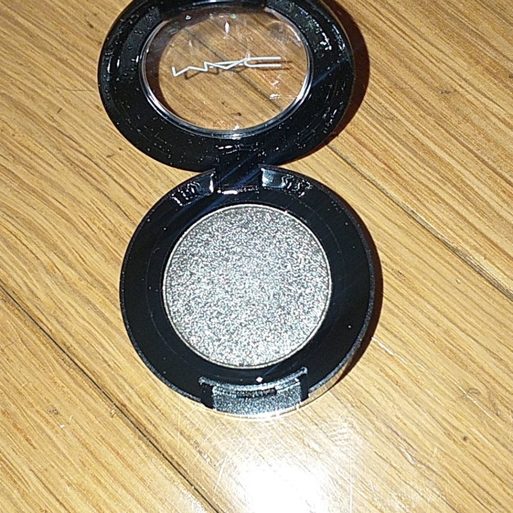 MAC Pressed Pigment Noblesse Oblige